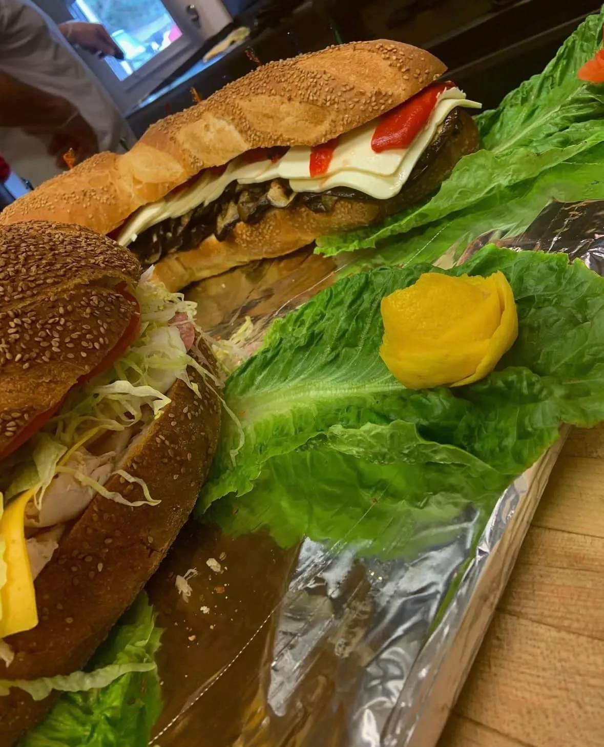 A cheeseburger with lettuce and tomato